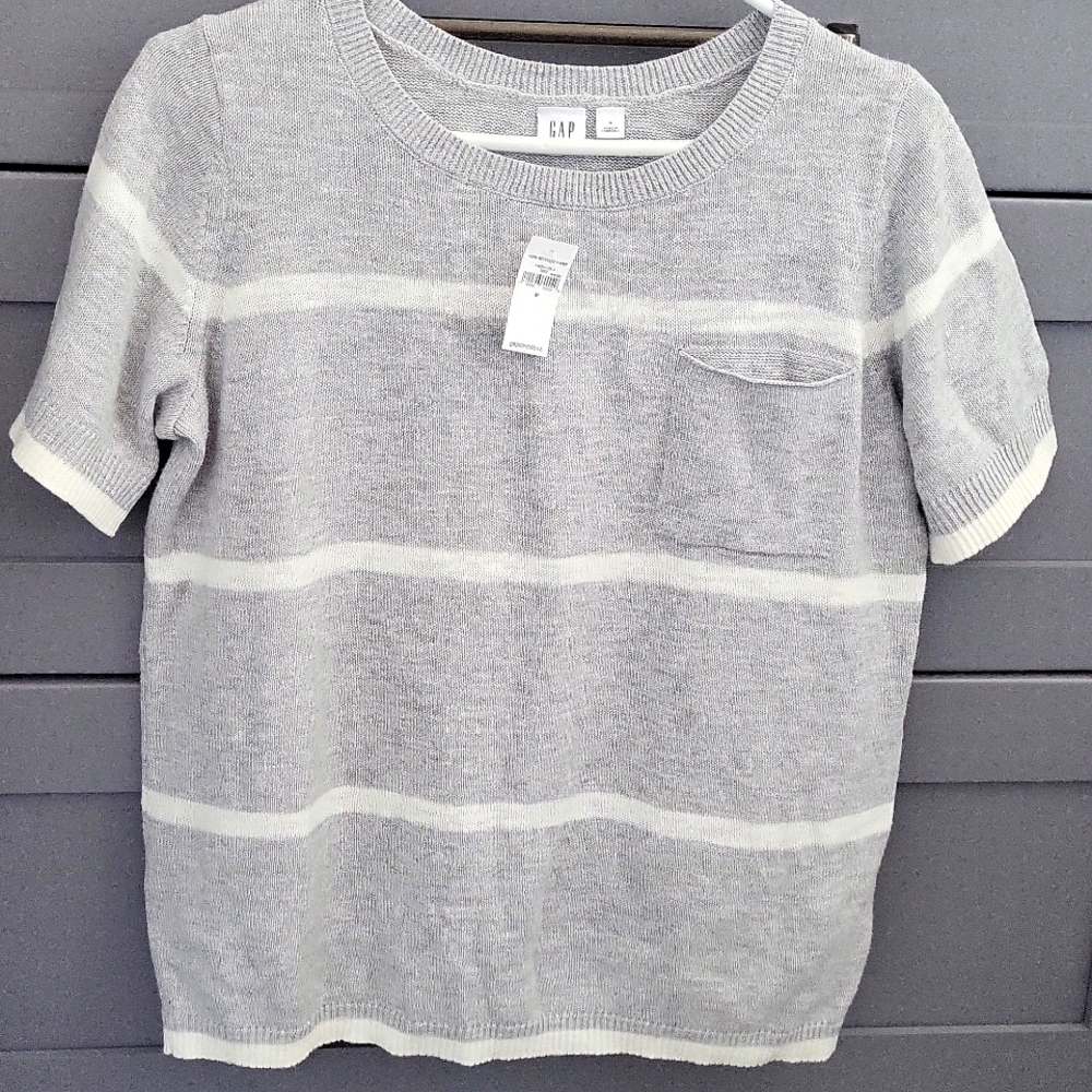 Gap Short Sleeved Sweater with tags!